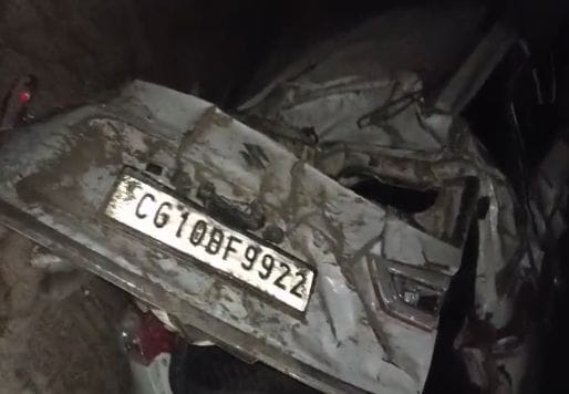 10015214022343617018829051587 बारात से वापसी के दौरान बड़ा कार के उड़े परखच्चे, 2 लोगों ने मौके पर तोड़ा दम, दो गंभीर