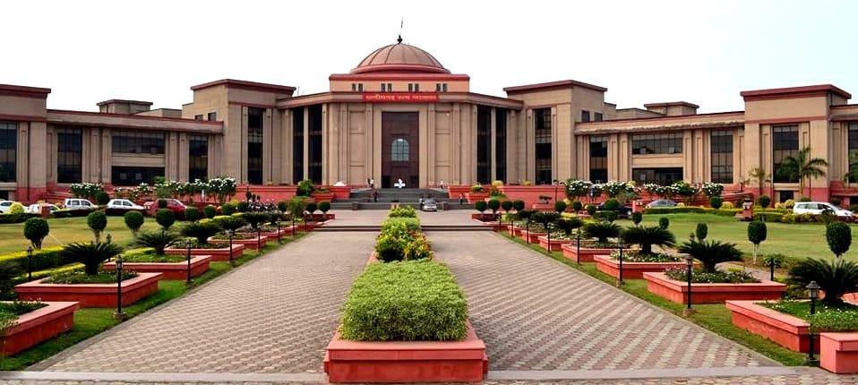 1001500701 अश्लील डांस मामले में निलंबित SDM को हाईकोर्ट से मिली बड़ी राहत, सरकार से 10 दिन के भीतर मांगा जवाब