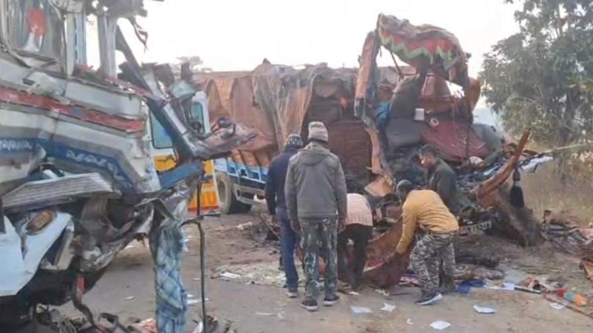1769057919704 नेशनल हाईवे-30 पर भीषण हादसा तीन की मौत