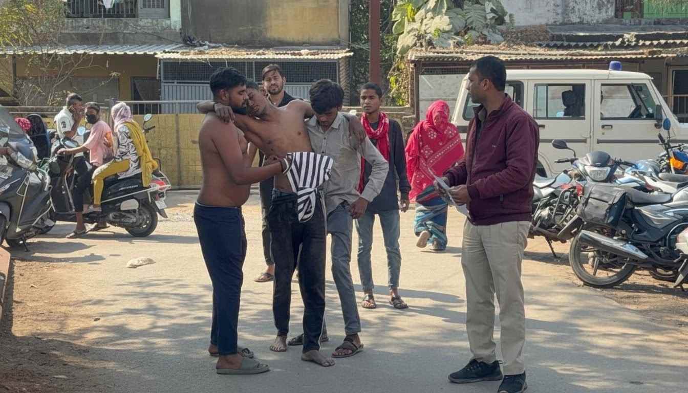 1769251145273 कानून का शिकंजा: नाबालिग के साथ मारपीट और हथियार से हमले के मामले में 3 आरोपी गिरफ्तार