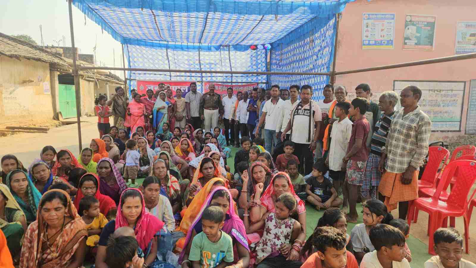 1769258186011 लैलूंगा में पुलिस ने लगाई चौपाल: थाना प्रभारी ने दी अपराधों की जानकारी, नशा छोड़ने की दिलाई शपथ