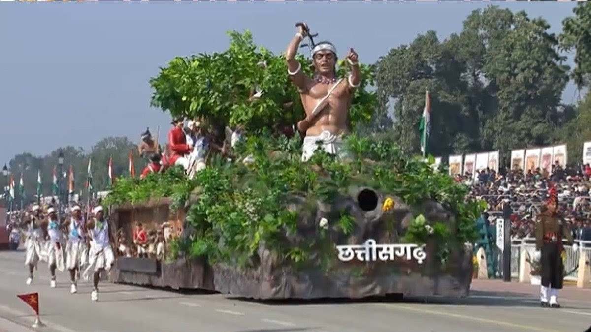 1769412122151 देश के पहले जनजातीय डिजिटल संग्रहालय की भव्य झांकी कर्तव्य पथ पर दिखा छत्तीसगढ़ का जनजातीय इतिहास