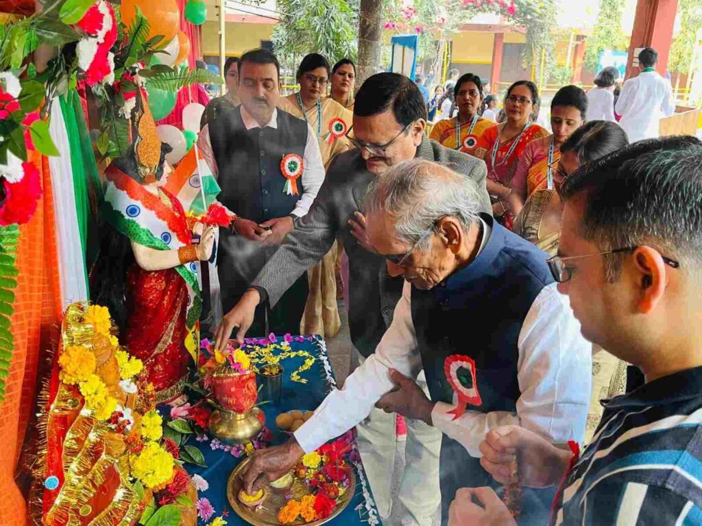 17694188419941759864370546647999 आदर्श भारती में आन-बान-शान से लहराया तिरंगा: किरोड़ीमलनगर में हर्षोल्लास के साथ मना 77वां गणतंत्र दिवस
