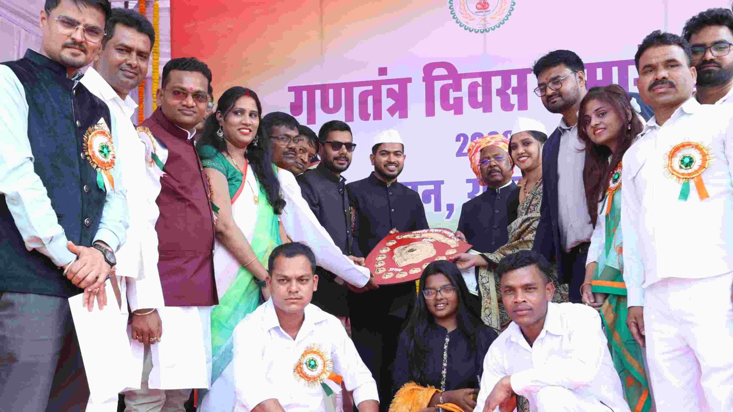 1769523437875 scaled रायगढ़: जिला पंचायत की झांकी प्रथम; लखपति दीदी और आदर्श ग्रामसभा का दिखा दम