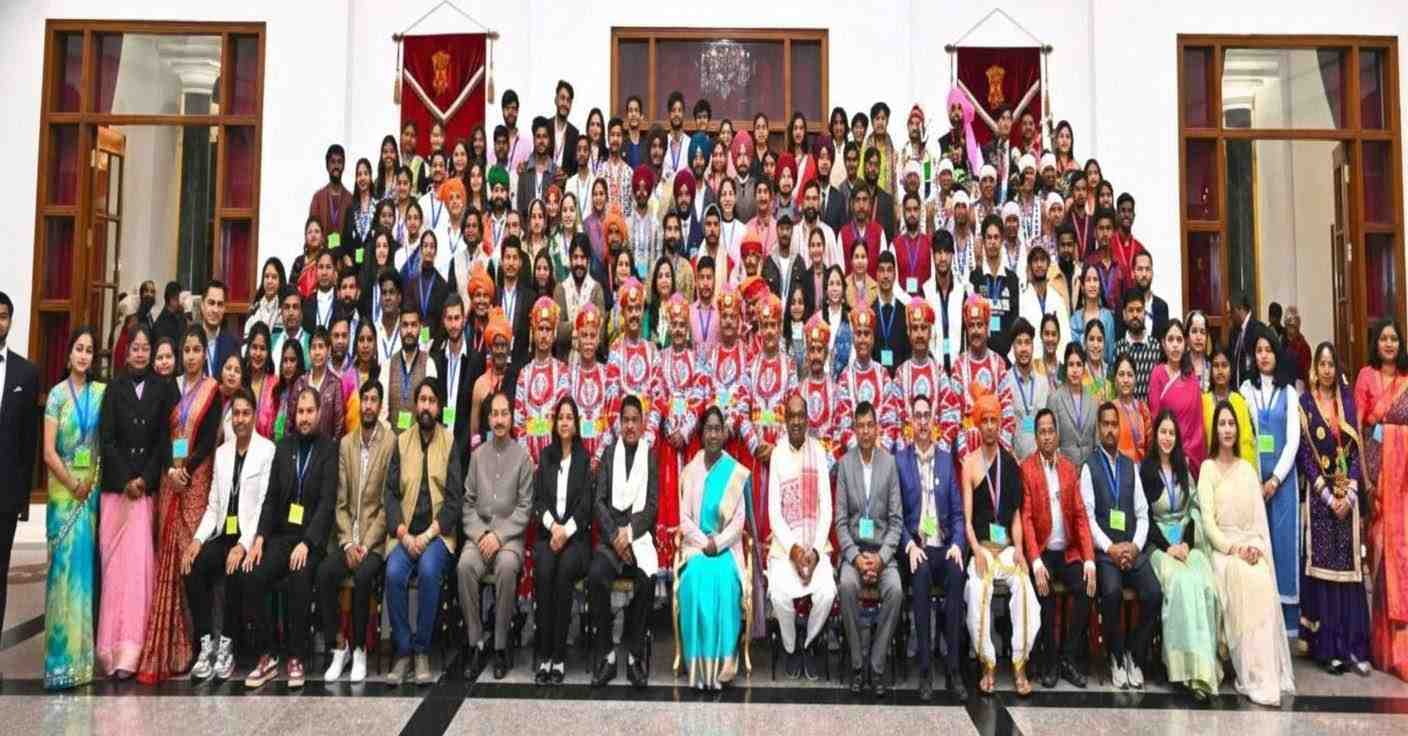 1769535256252 दिल्ली में छत्तीसगढ़ का जलवा: राष्ट्रपति मुर्मू ने नारायणपुर कलाकारों को सराहा—बोलीं छत्तीसगढ़िया सबले बढ़िया