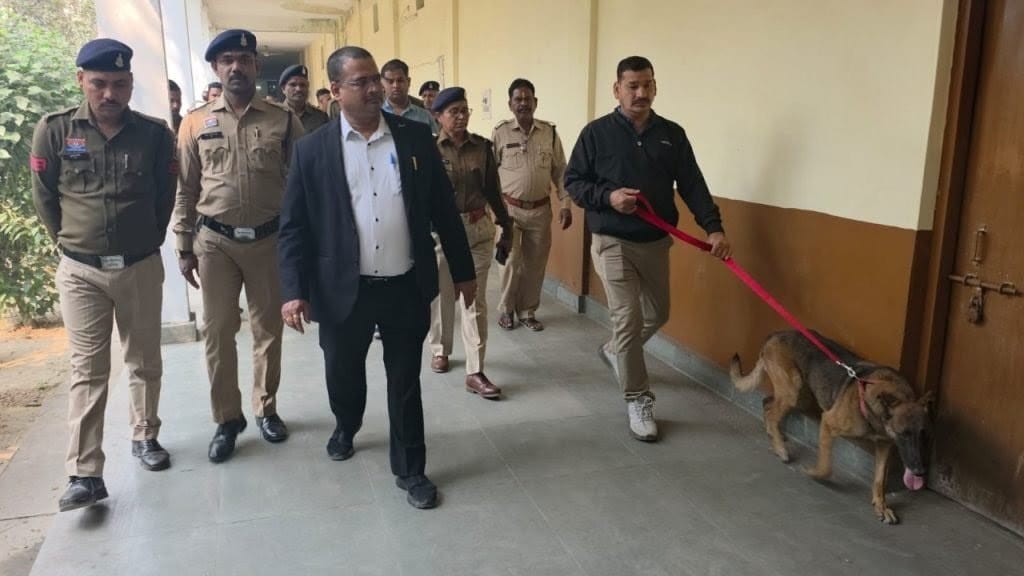 1769589675676 ब्रेकिंग: जांजगीर जिला कोर्ट को बम से उड़ाने की धमकी, मौके पर पहुंची BDS की टीम; मचा हड़कंप