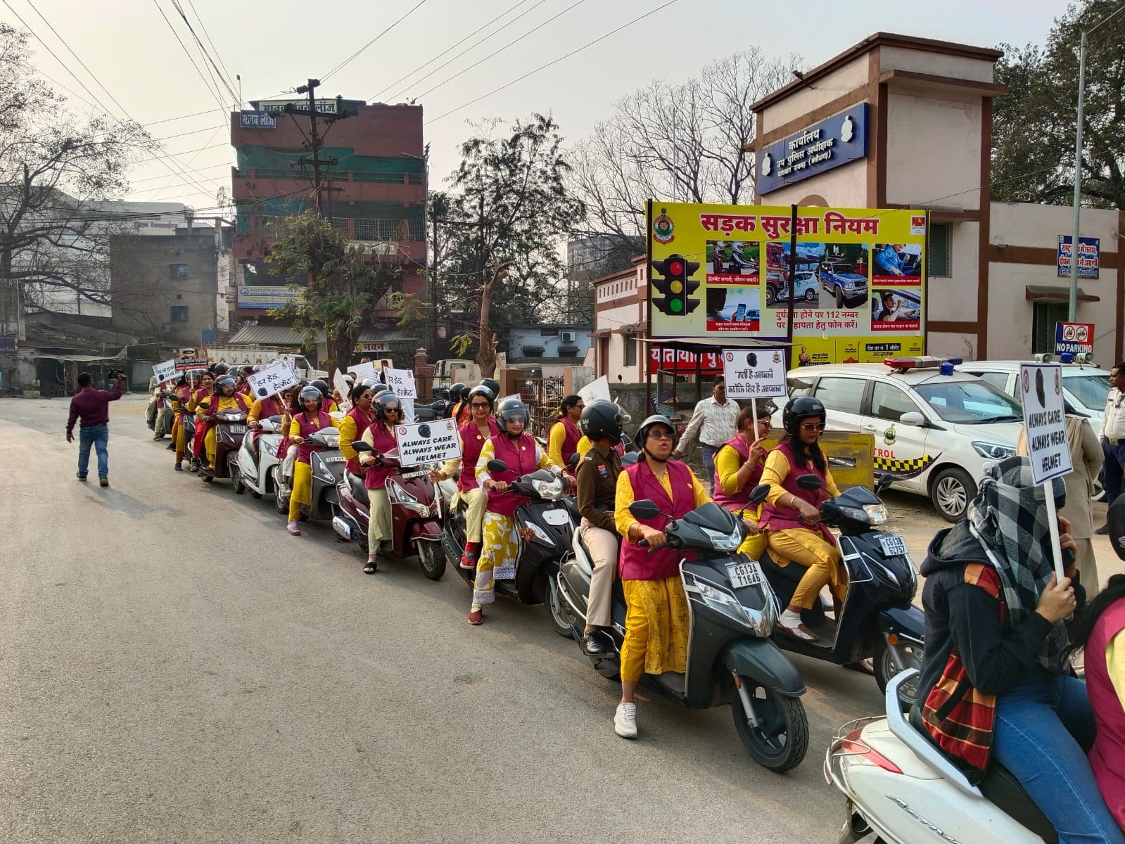 IMG 20260129 WA0001 राष्ट्रीय सड़क सुरक्षा माह 2026 अंतर्गत हेलमेट पहनने जागरूकता लाने महिला पुलिस व “दिव्य शक्ति रायगढ़” ने निकाली रैली