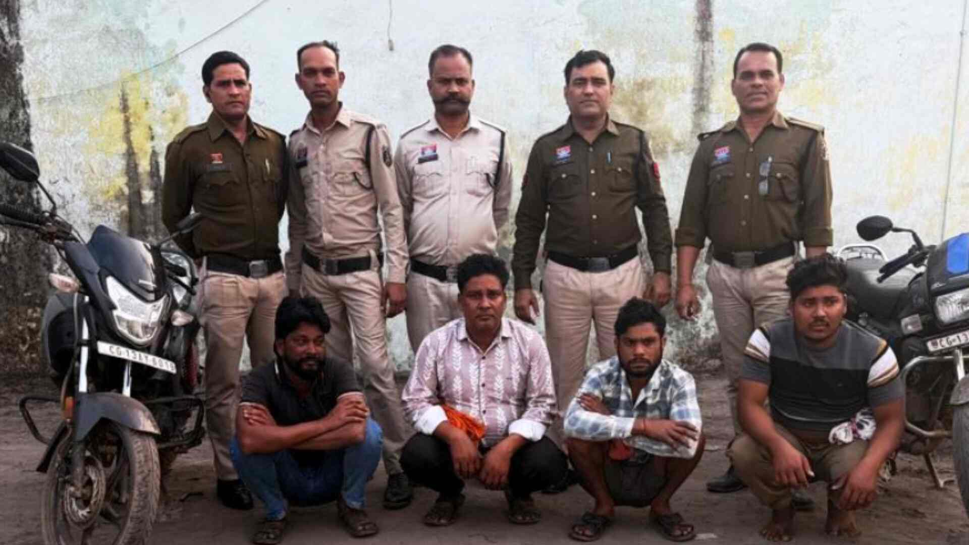 1001504222 पेट्रोल पंप पर पेट्रोलकर्मियों से मारपीट करने वाले चार आरोपी गिरफ्तार