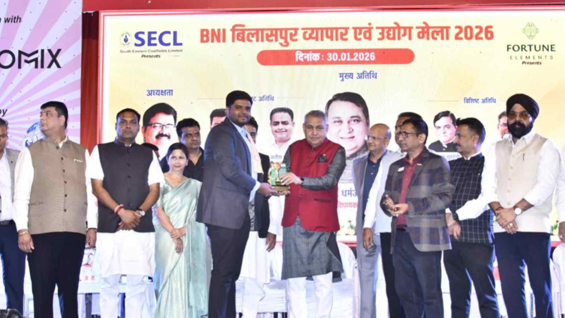 1001504348 उद्यमिता के क्षेत्र में रायगढ़ का बढ़ता कद; बिलासपुर में राहुल अग्रवाल को BNI एवं चैम्बर ऑफ कॉमर्स ने किया सम्मानित