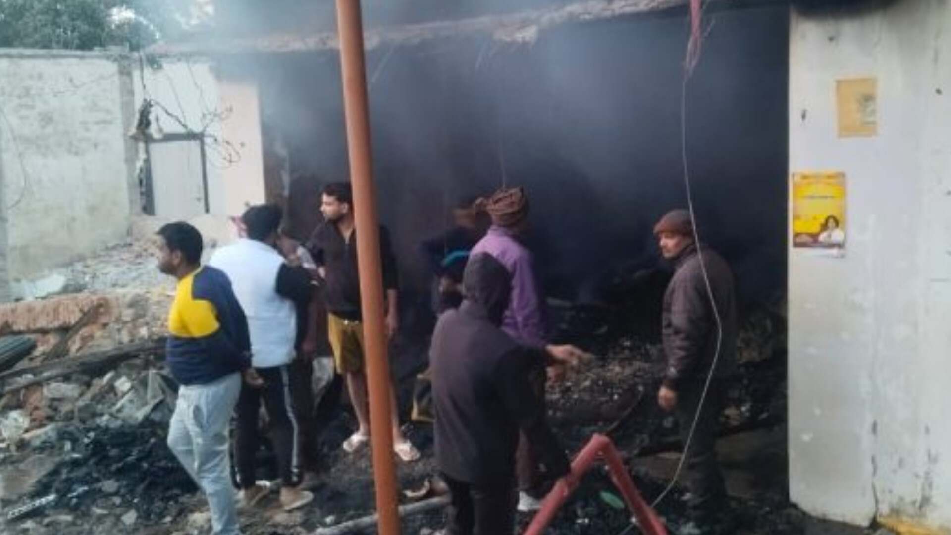 1001506738 CG NEWS: कपड़ा दुकान में लगी भीषण आग
