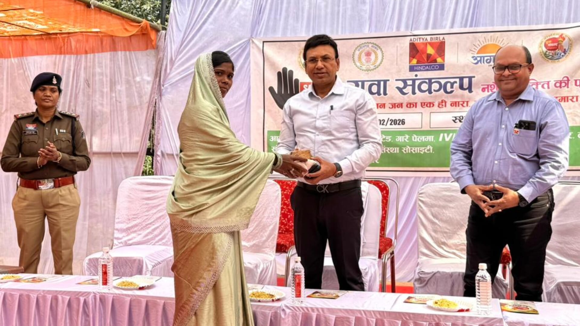 1001518173 तमनार पहुंचे एसएसपी शशि मोहन सिंह, बोले नशा अपराध की जड़, समाज की सहभागिता जरूरी