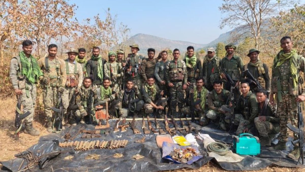 1001526123 नक्सलियों की बड़ी साजिश नाकाम: गरियाबंद के जंगलों से भारी मात्रा में माओवादी हथियार बरामद