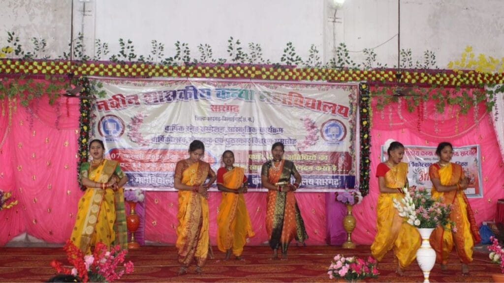 10015277744914089732831751582 वार्षिक सम्मेलन में शासकीय नवीन कन्या कॉलेज की छात्राओं ने दी रंगारंग नृत्य की प्रस्तुति