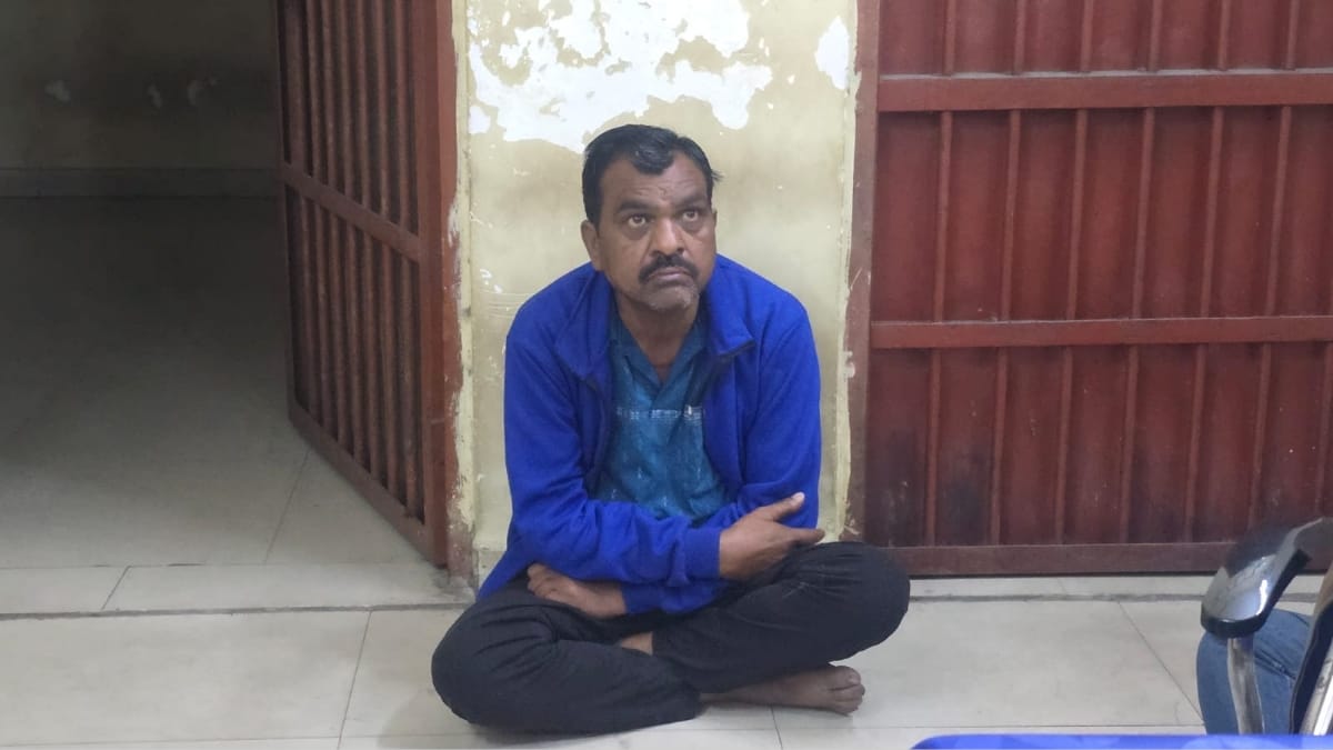 1001529255 चक्रधरनगर थाना क्षेत्र के बोईरदादर में देह व्यापार की सूचना पर सीएसपी मयंक मिश्रा के नेतृत्व में सटीक रेड कार्रवाई