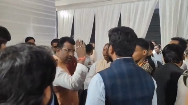 1001533809 राजिम कुंभ में अव्यवस्था पर भड़के भाजपा विधायक, गरियाबंद प्रशासन को लगाई कड़ी फटकार