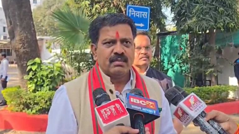 1001549119 ग्रहण मंत्री’ टिप्पणी पर विजय शर्मा का पलटवार बोले&nbsp; शब्दों की निम्नता अपने गिरेबान में झांकें