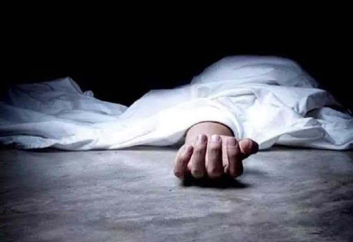 1001557066 चलती ट्रेन से गिरकर युवक की मौत काम के लिए गया था ओडिशा