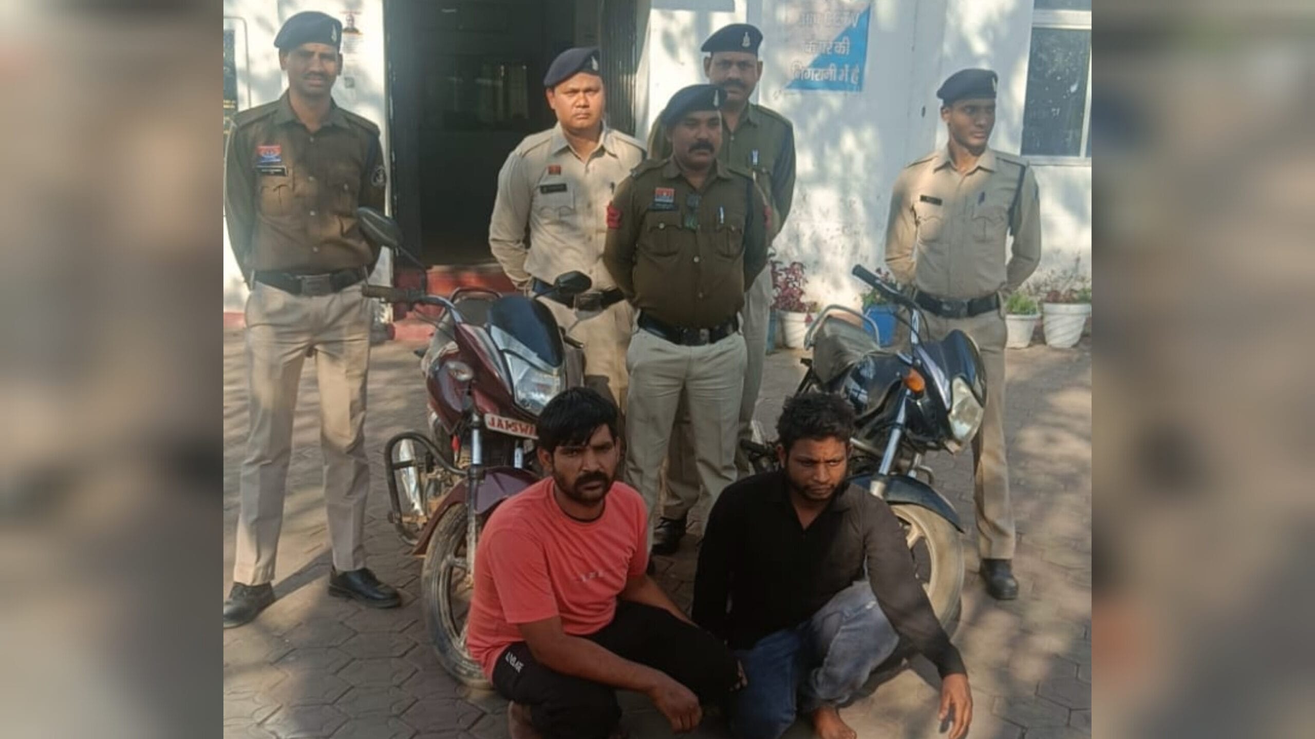 1001557377 scaled कोतवाली पुलिस ने चोरी की बाइक के साथ दो आरोपियों को किया गिरफ्तार