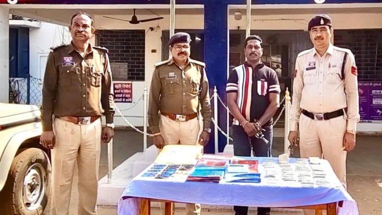1001557403 ऑनलाइन क्रिकेट सट्टा पर बड़ी कार्रवाई, पुलिस रेड में 1.80 लाख नकद बरामद