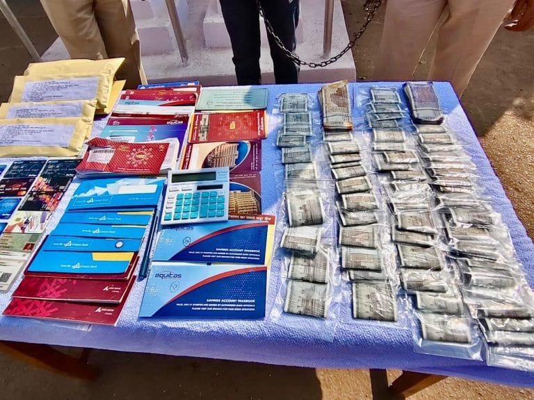 10015574046109309943614320493 ऑनलाइन क्रिकेट सट्टा पर बड़ी कार्रवाई, पुलिस रेड में 1.80 लाख नकद बरामद