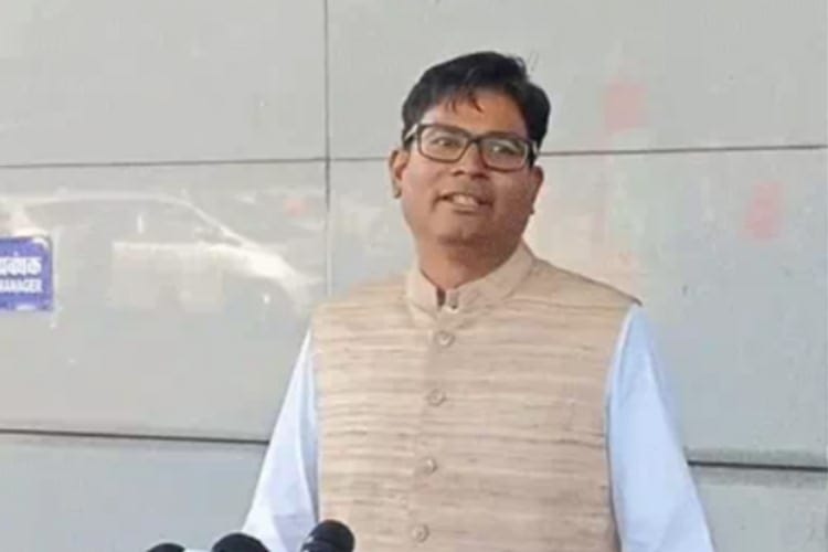1001560173 छत्तीसगढ़ आर्थिक सर्वेक्षण 2025-26 सदन में पेश, वित्त मंत्री ओपी चौधरी ने रखा विकास का खाका