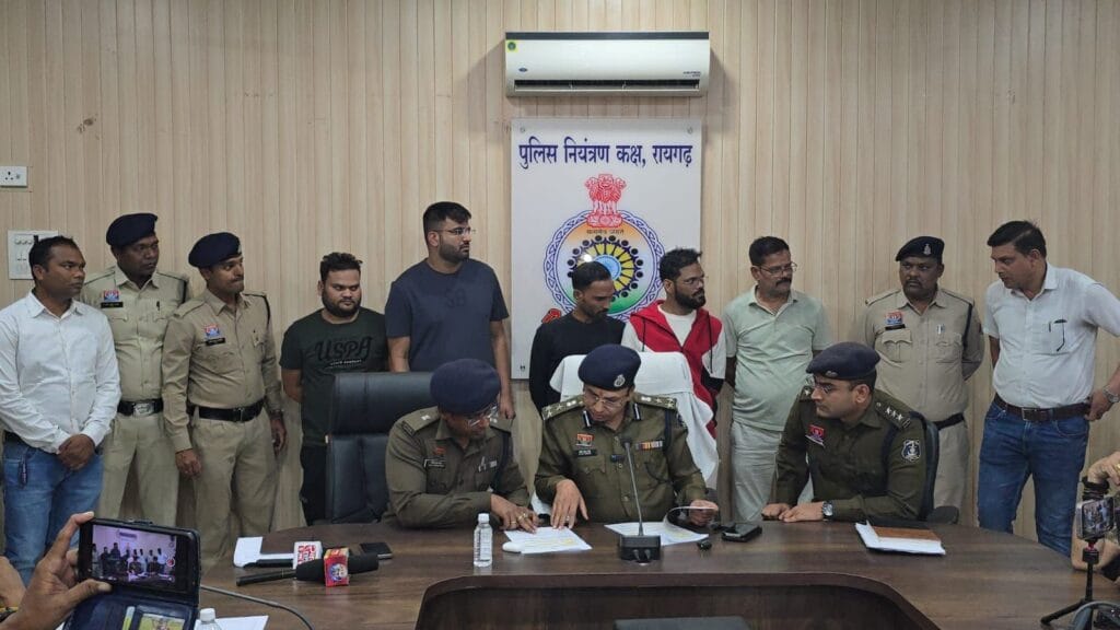 1001574672392210661897599571 कोलकाता के होटल में रायगढ़ पुलिस की रेड में 5 नामी क्रिकेट सटोरी के साथ उनके 2 साथी गिरफ्तार
