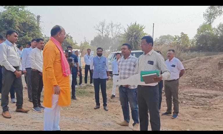 1001580544 निर्माण कार्य की गुणवत्ता पर डिप्टी CM साव सख्त, मौके पर जांच के बाद अफसरों को लगाई फटकार