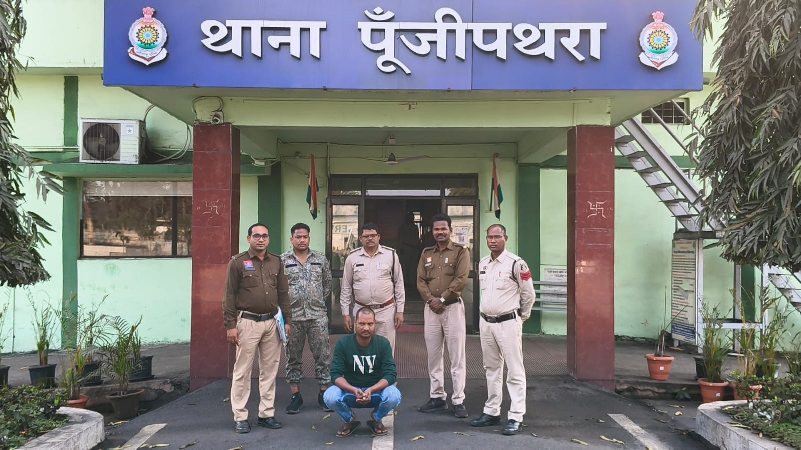 1001581624 युवती से दुष्कर्म के मामले में पुलिस की त्वरित कार्रवाई आरोपी प्लांटकर्मी गिरफ्तार
