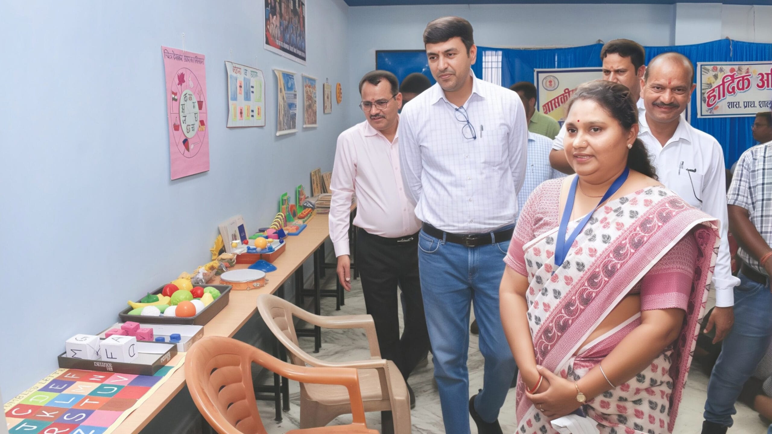 1001642726 scaled प्राथमिक शाला धौराभाटा में दानदाताओं का सम्मान, बच्चों को मिली शैक्षणिक सामग्री