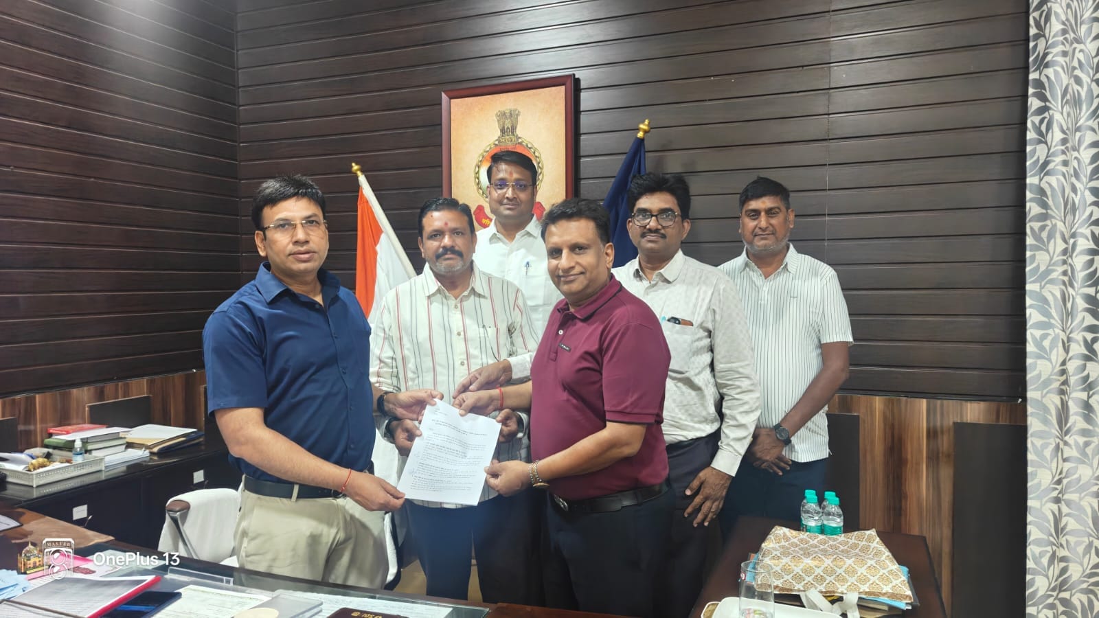 1001682886 रायगढ़ में व्यापारिक समस्याओं के निराकरण को लेकर चैम्बर का पुलिस अधीक्षक को ज्ञापन