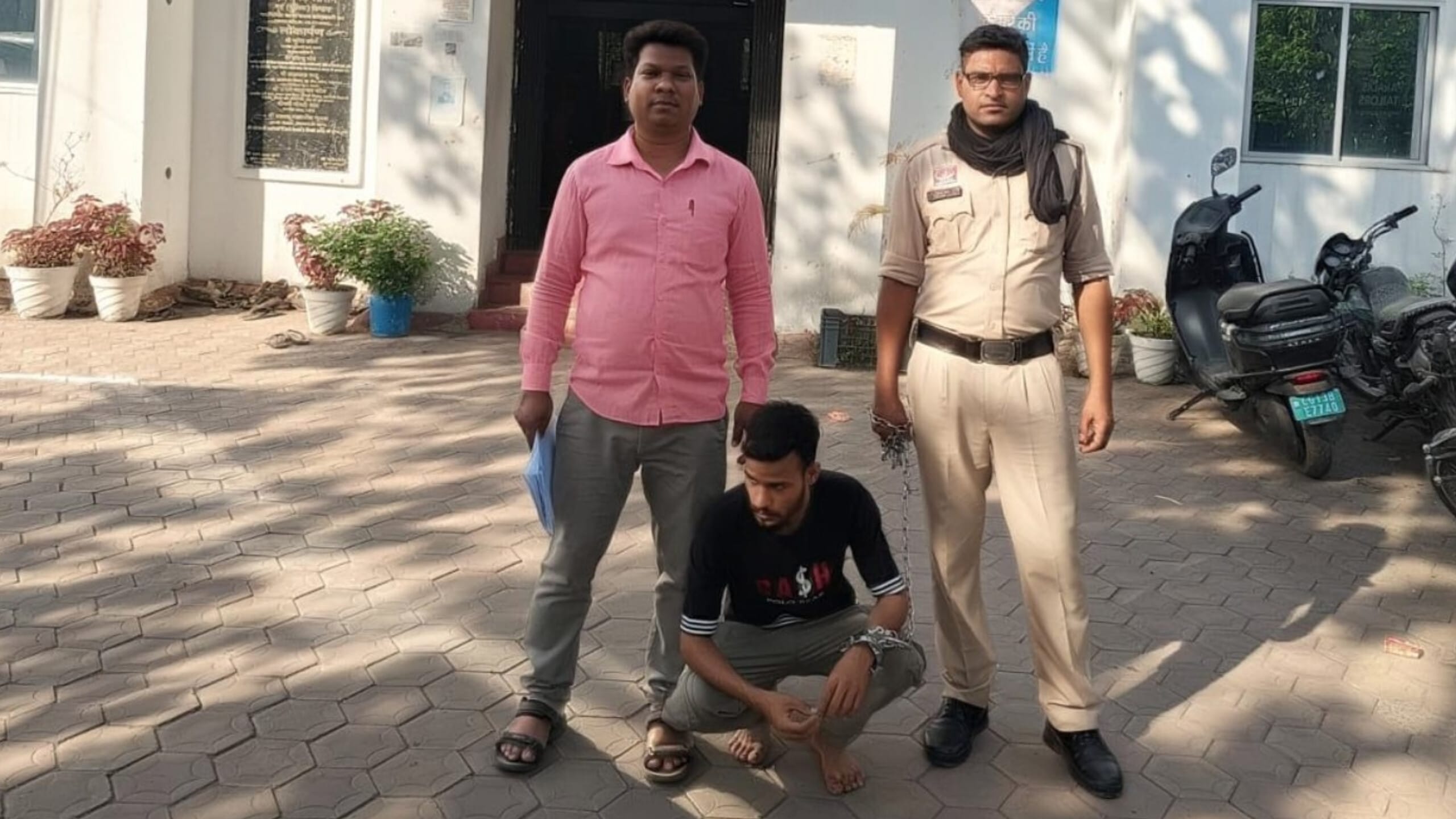 1001708105 युवती से छेड़छाड़ के मामले में त्वरित कार्रवाई  24 घंटे के भीतर आरोपी गिरफ्तार