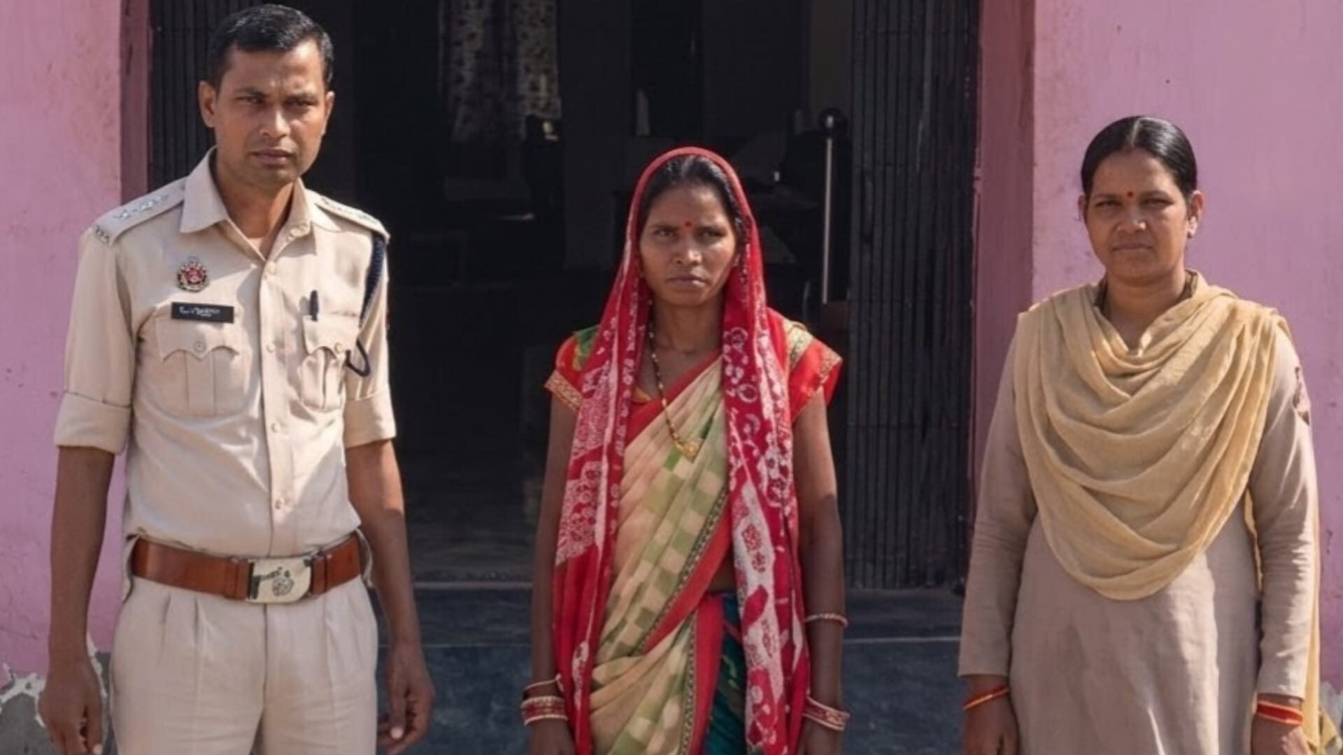 1001816523 पति के साथ आपत्तिजनक स्थिति मिली पड़ोसन महिला पर डंडे से किया हमला इलाज के दौरान हुई मौत