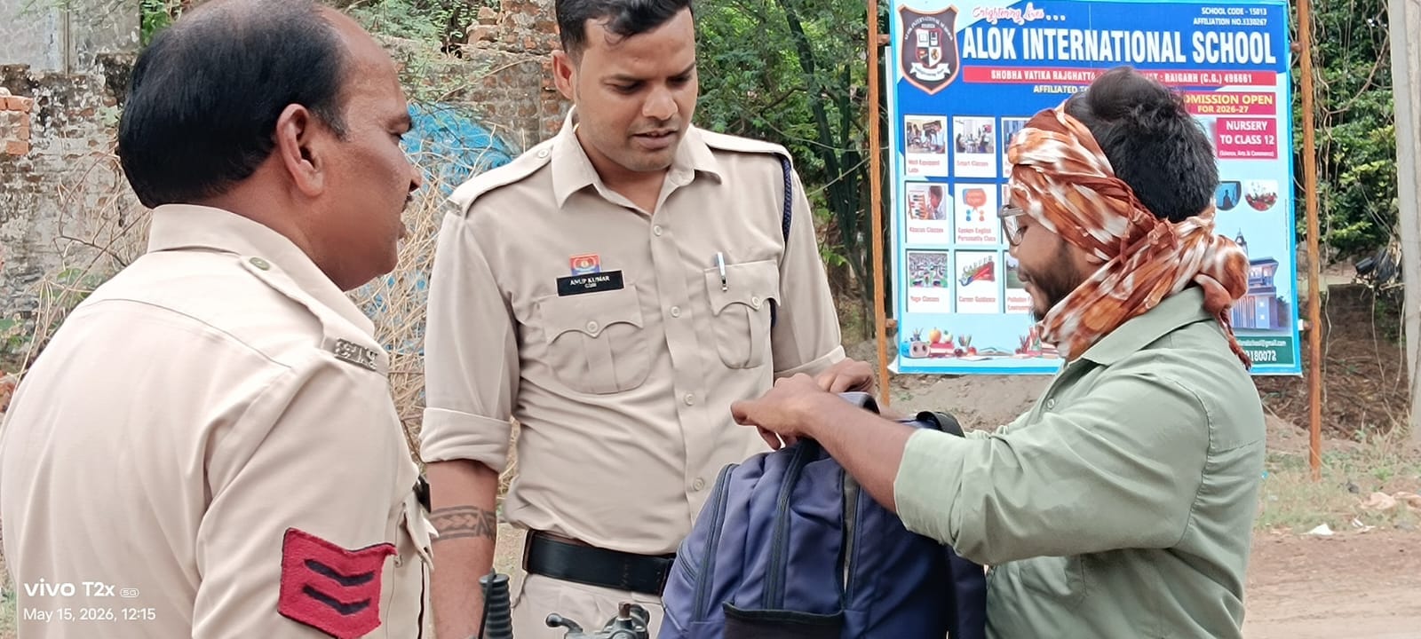 1001864627 लूट और चेन स्नैचिंग पर रायगढ़ पुलिस का लाइव एक्शन, तीनों सब-डिवीजन में एक साथ हुई मॉक ड्रिल, वरिष्ठ अधिकारियों ने गोपनीय रूप से परखी जांच व्यवस्था