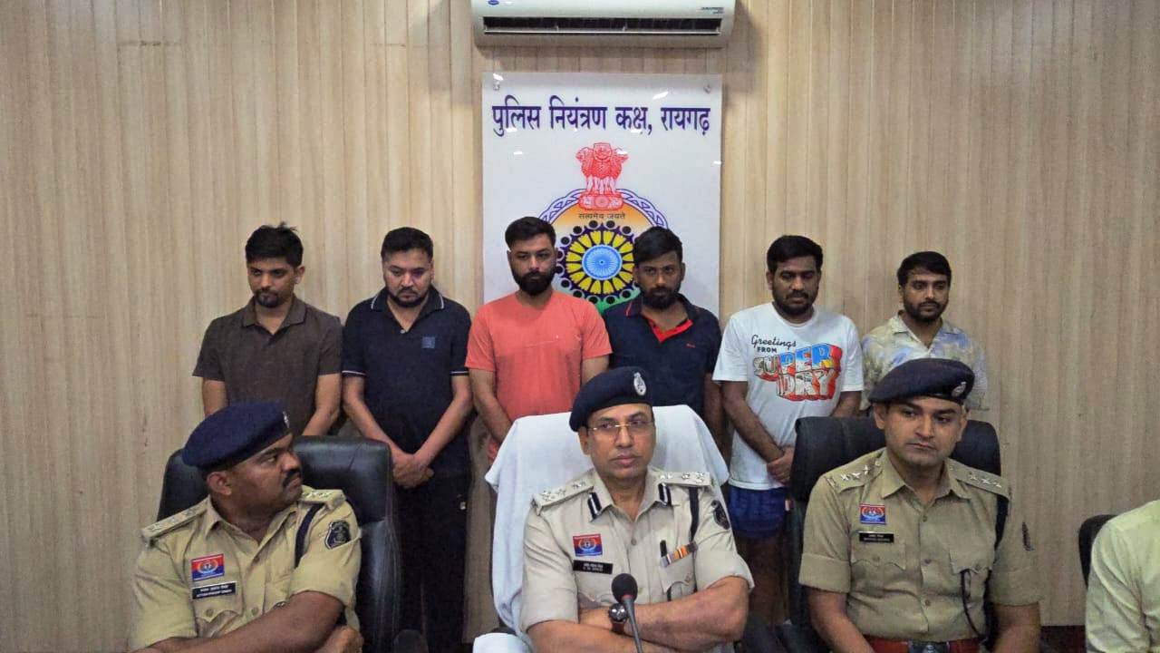 1001867464 रायगढ़ पुलिस का बड़ा एक्शन: महादेव ऐप जैसी बेटिंग आईडी के तर्ज पर चल रहा था मध्य भारत का सबसे बड़ा सट्टा, 6 आरोपी गिरफ्तार
