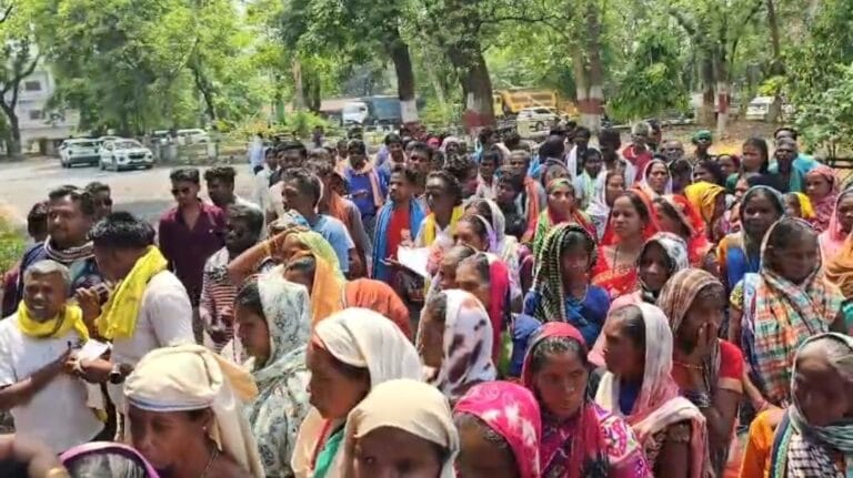 1001940202 पेलमा जनसुनवाई पर बड़ा सवाल: 18 मई से 2 जून तक ग्रामीणों के ज्ञापनों को क्यों किया गया नजरअंदाज?