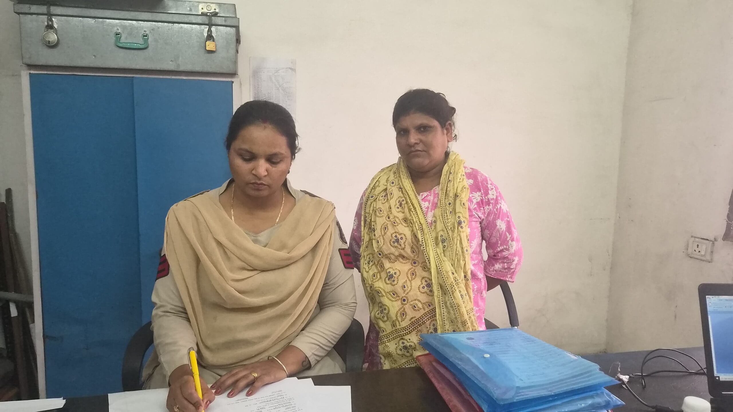 1002095185 scaled वायरल VIDEO से बेनकाब हुई गुंडागर्दी युवती से सरेराह मारपीट करने वाली आरोपिया नूरी खान गिरफ्तार दो बाल अपचारियों पर भी कार्रवाई