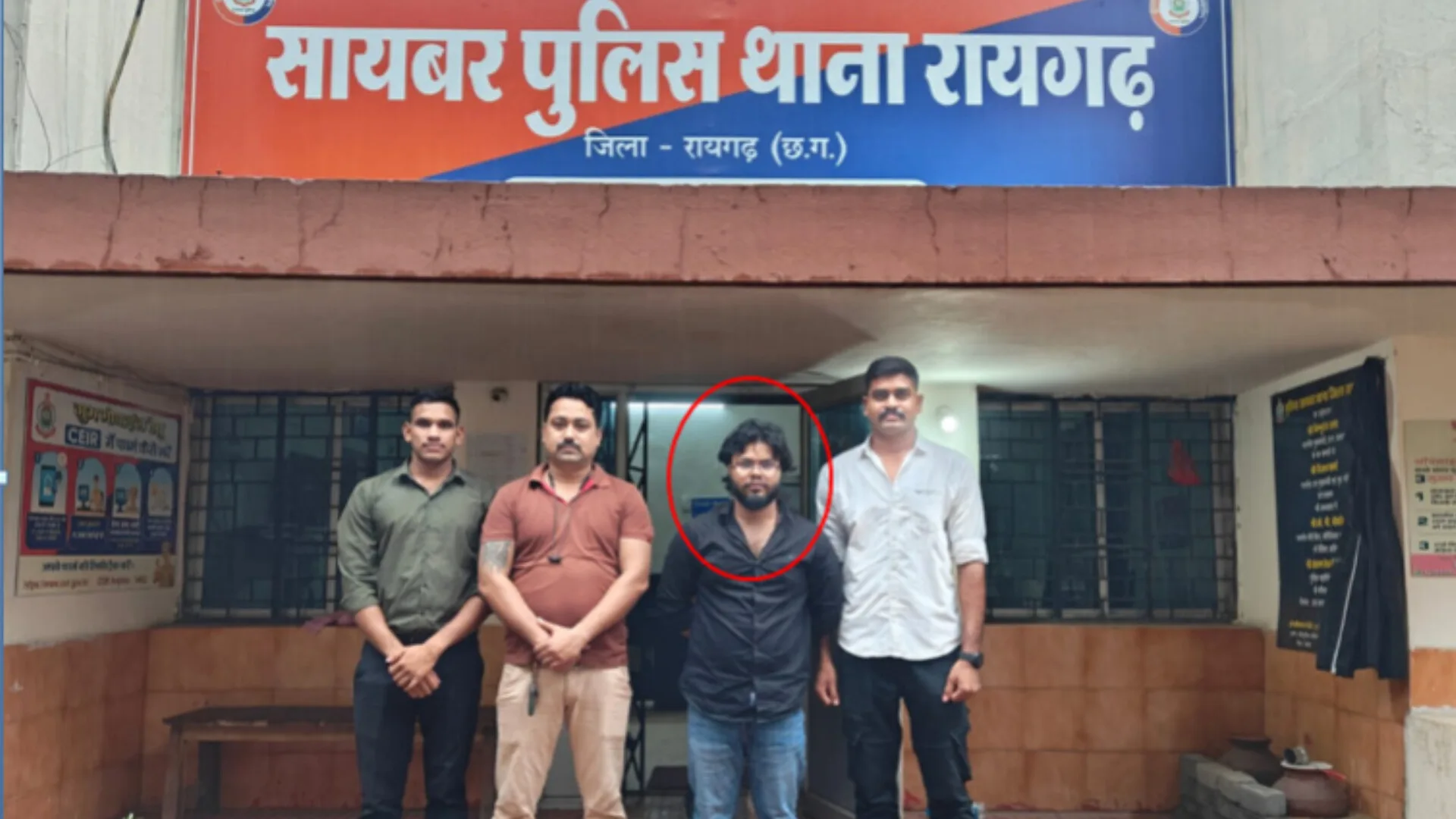 1002132223 इंस्टाग्राम पर दोस्ती कर युवती को ब्लैकमेल करने वाला साइबर अपराधी बिहार से गिरफ्तार