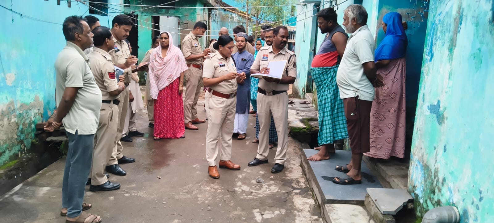 1002144541 जिलेभर में अवैध अप्रवासियों की सघन जांच अभियान एसएसपी शशि मोहन सिंह के निर्देश पर पुलिस की व्यापक कार्रवाई